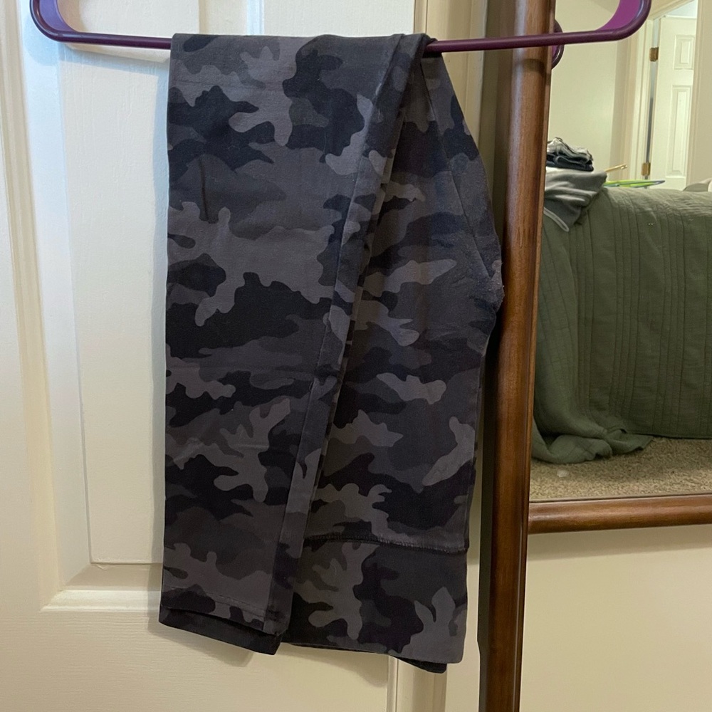 Wild Fable Black/Gray Camo Print Leggings